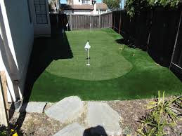 mô hình sân golf cỏ nhân tạo ngời trời tại nhà