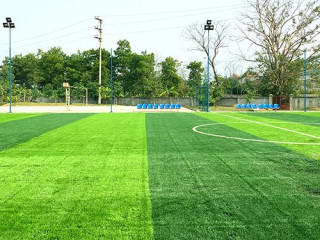 Sân bóng nhà máy gốm Đất Việt-Đông Triều