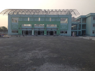 Sân bóng trường học Việt Hưng Hà Nội