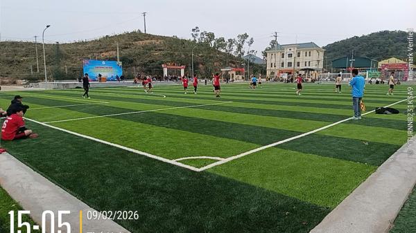 Thi công sân bóng cỏ nhân tạo tại đảo Cái Chiên - Quảng Ninh