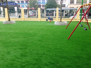 Thi công cỏ nhân tạo trường tiểu học Nghĩa Đô