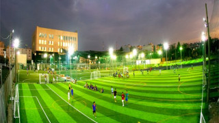 Những lưu ý khi lắp đặt hệ thống chiếu sáng sân bóng cỏ nhân tạo