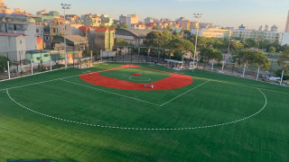 Thi công sân bóng chày bằng cỏ nhân tạo 