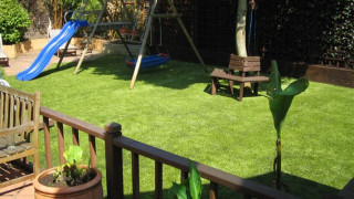 Tự làm sân vườn cỏ nhân tạo tại nhà