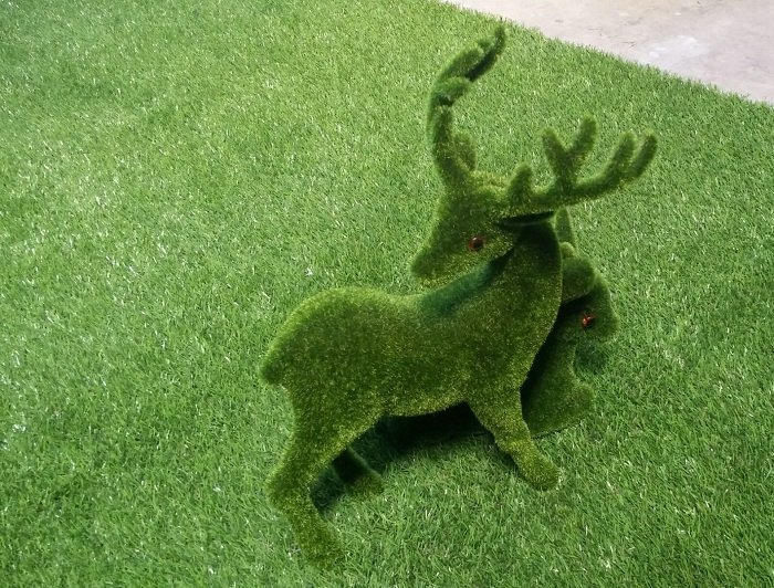 Tạo hình con vật bằng thảm cỏ nhân tạo